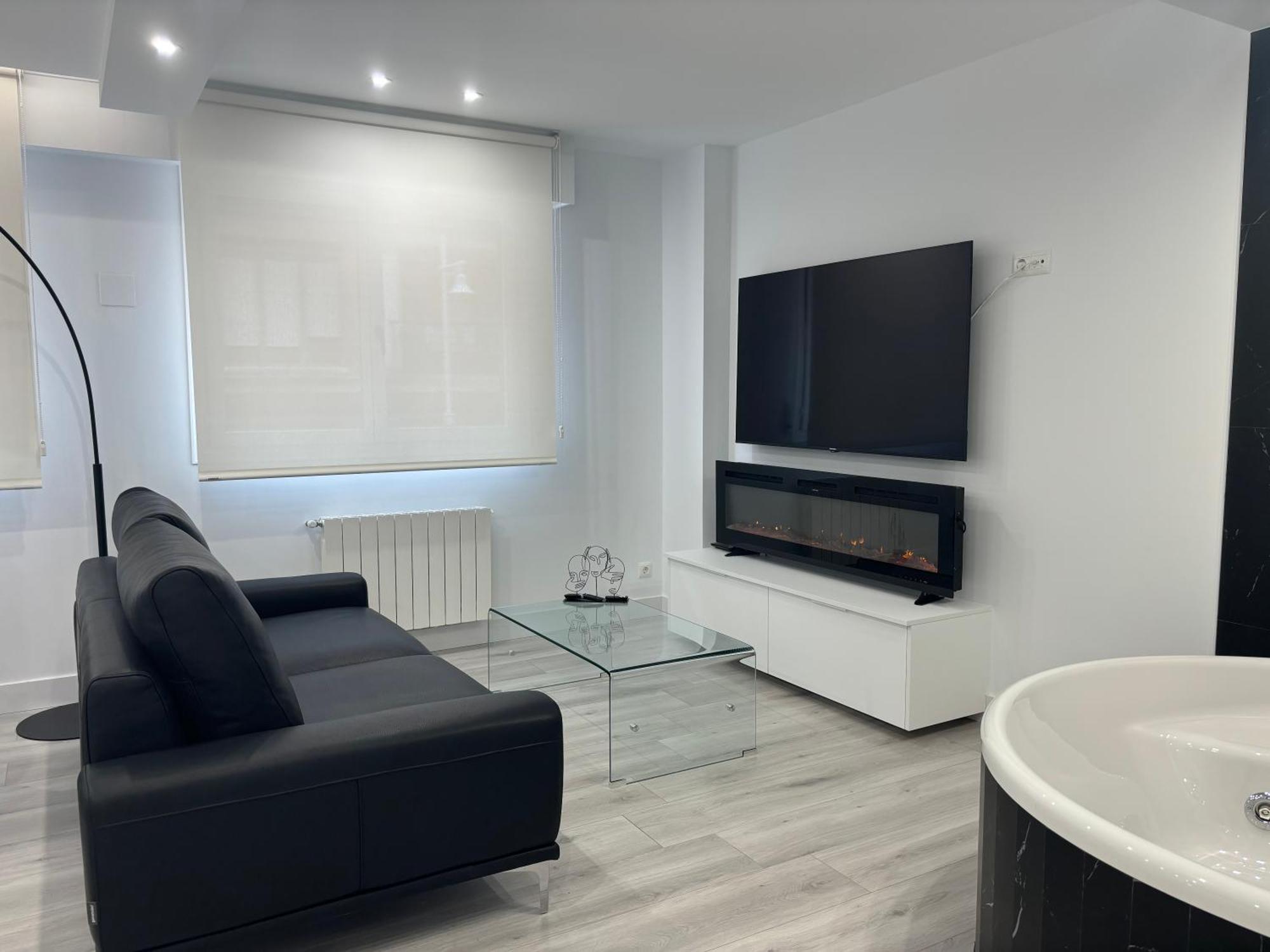 Black And White Suite Cervantes Castro Urdiales Ngoại thất bức ảnh