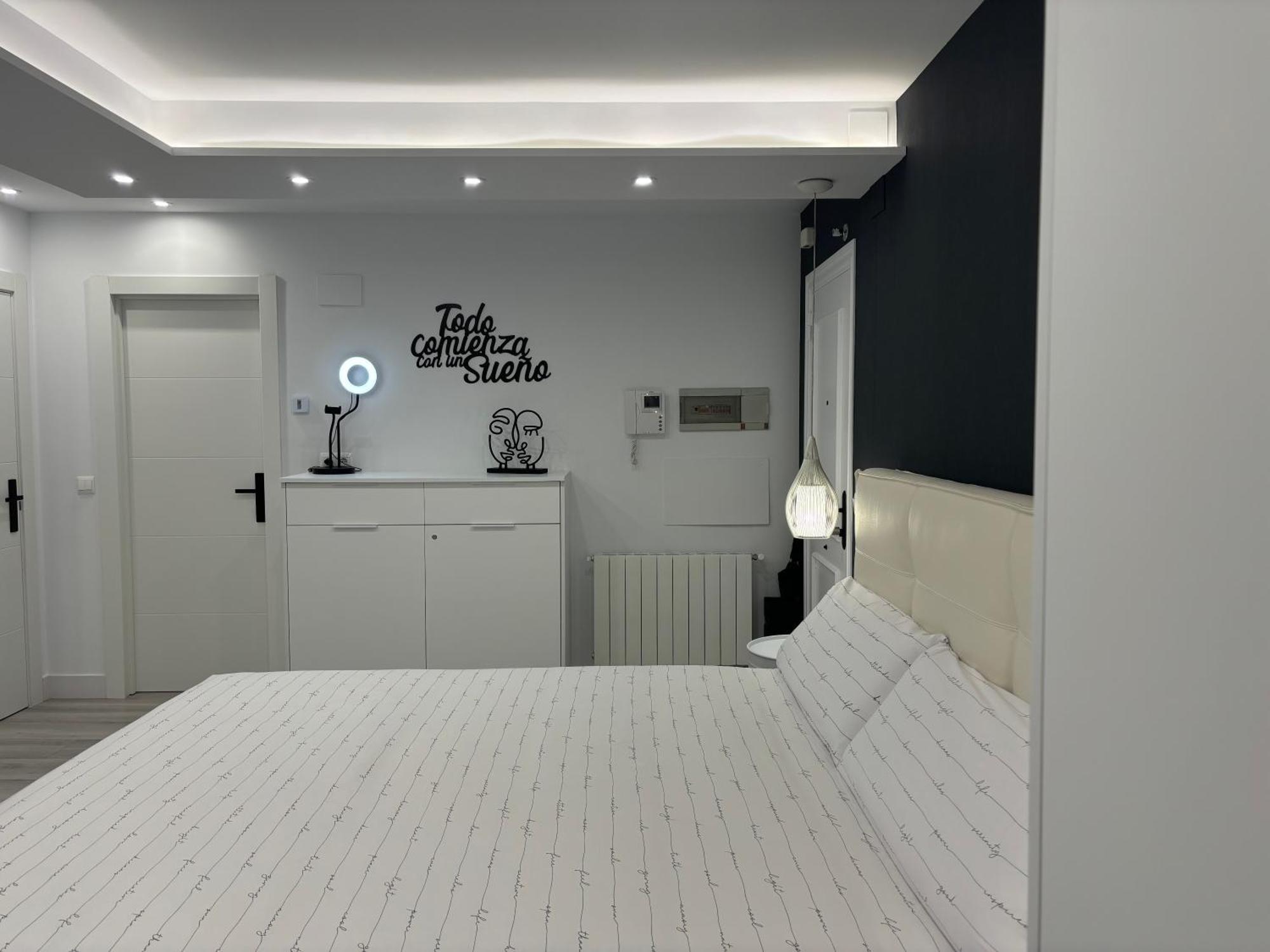Black And White Suite Cervantes Castro Urdiales Ngoại thất bức ảnh
