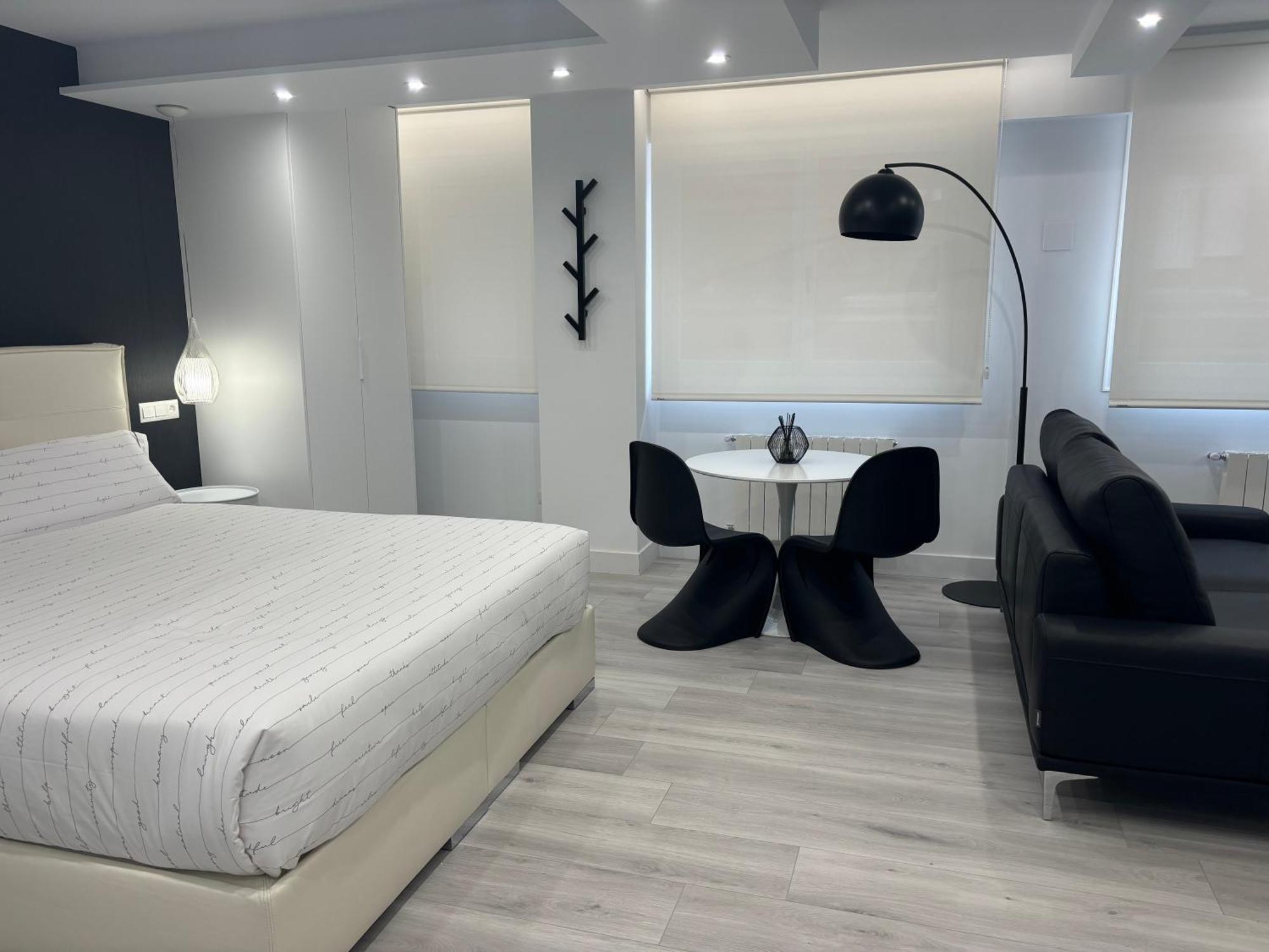 Black And White Suite Cervantes Castro Urdiales Ngoại thất bức ảnh